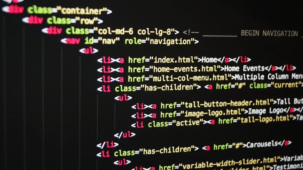 HTML navigation markup highlighted in a dark code editor, where SEO tags are set